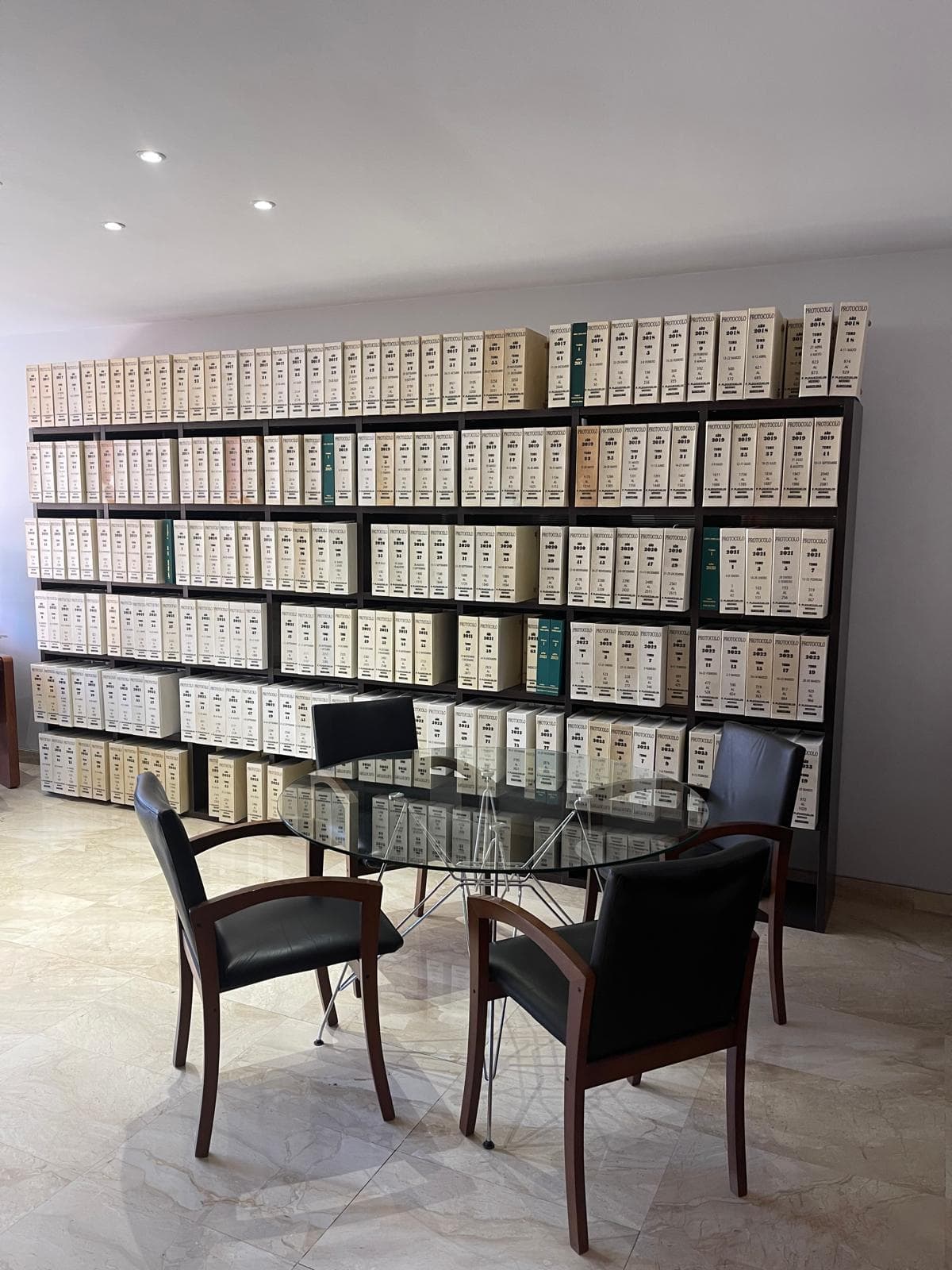 Sala de reuniones de Notaría Tuset 5 - Espacio de trabajo profesional